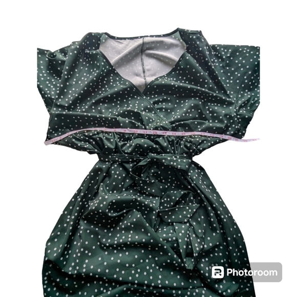 Elegant Green and White Polkadot Maxi Dress - Picture 5 of 10